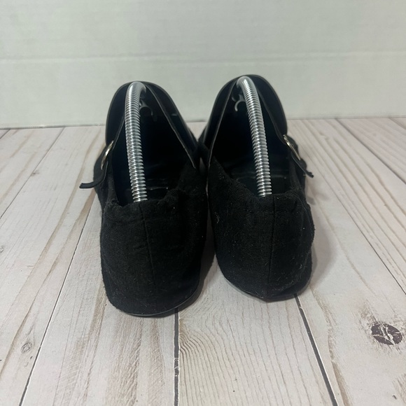 Tash Folds - Picture 3 of 9